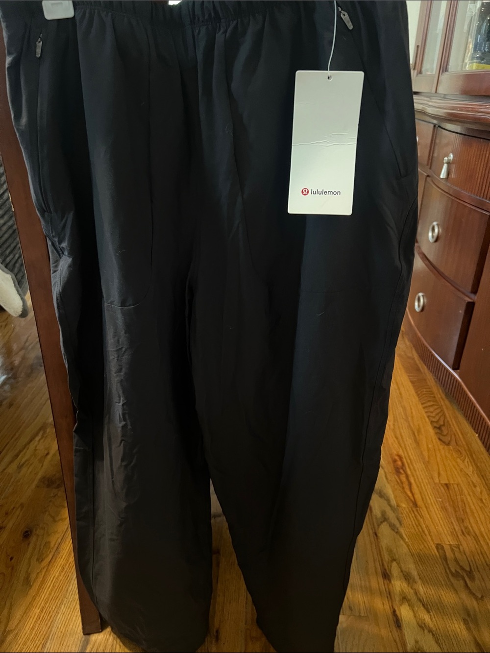 lululemon Black Elastic-Waist Active Pants with Logo